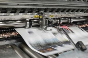 Η ελευθεροτυπία δεν απειλείται και δεν εκβιάζεται