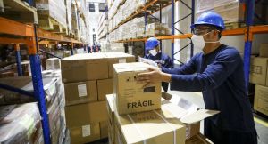 Hallan más de 7 millones de jeringas y medicamentos vencidos en Cenares del Minsa