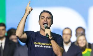 Flávio Bolsonaro tem duas opções para vice – mas ainda não decidiu