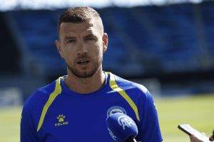 Edin Džeko potpisao novi ugovor sa Schalkeom