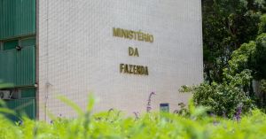 Governo pode ter de orçar imposto seletivo antes de regulamentá-lo