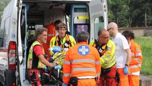 San Martino Siccomario, infortunio sul lavoro: 19enne si ferisce al braccio mentre apre una latta