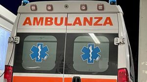 Tragedia in piscina, va in arresto cardiaco mentre è in acqua: muore ragazzo di 19 anni