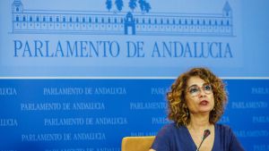 María Jesús Montero vuelve a Madrid con Ceuta al fondo