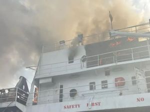 Дронове удариха турски кораб в Черно море, трима моряци са в тежко състояние