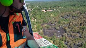Incendio sul Carso, al via le bonifiche: il fuoco partito dal fieno