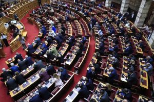 Πάει «κουβά» η συνταγματική αναθεώρηση;