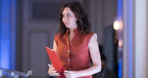 La crisis del ático debilita a Ayuso como nunca en varios frentes paralelos