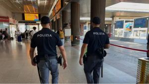 Skimmer alle biglietterie della stazione di Venezia per clonare i dati: due denunciati