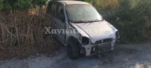 Εγκαταλελειμμένα αυτοκίνητα στο πάρκο...