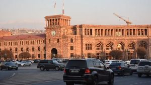 Ermenistan'da hükümet istifası: Anayasal prosedür ve bölgesel süreklilik