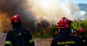 Η στάχτη δεν ξεχνά: Όταν η φωτιά σβήνει, αρχίζει η δίκη των ευθυνών
