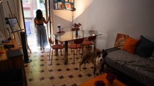Andrea, 50 años, vive en una habitación de alquiler: 