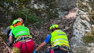 Ventasso, taglialegna scivolata nel calanco per cinquanta metri