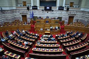 Η κόντρα για τα χρέη των κομμάτων δεν αρκεί