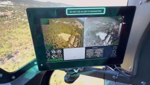 Incendio a Padriciano, entrano in azione i droni per monitorarlo. La Procura attende una relazione