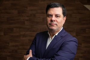 “Es absolutamente falso que el libro físico esté perdiendo su valor”. Entrevista a José Calafell