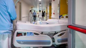 Assume troppi antidolorifici e muore: indagati il figlio e il medico