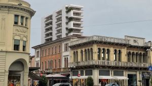 Una torre di otto piani all’ex Cantinaccio: «Così si sconvolge il centro di San Donà»