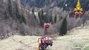 Va a raccogliere frutti di bosco e cade: grave l’ex consigliere Ivo Sagui