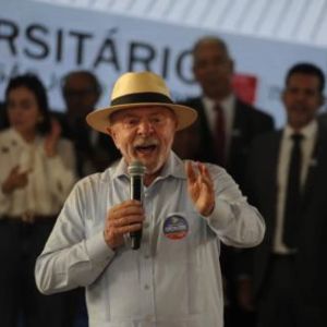 Escândalo do INSS chega ao Planalto e põe campanha de Lula na defensiva
