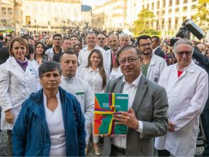 En cuidados intensivos: así le entrega Petro la salud a De la Espriella