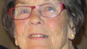 Elga bag disken i populær pølsevogn i 45 år: Nu er hun død