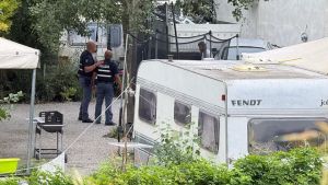 Blitz della polizia nel campo nomadi di via Longhin: vent’anni di tensioni