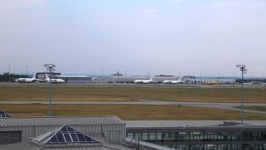 Polizei sichert Drohne bei ukrainischem Flugzeug in Leipzig