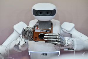 Pourquoi lorsque des robots humanoïdes manquent d'aisance, la méfiance s’installe