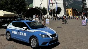 Marijuana e funghi allucinogeni nell’auto: arrestato