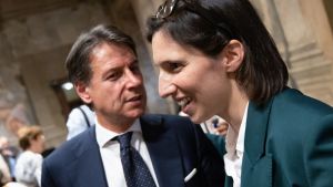 Schlein incontra Conte alla solita osteria. Bonelli: “Le primarie? Una stronzata”. I mister X: Manfredi, Salis, Gualtieri