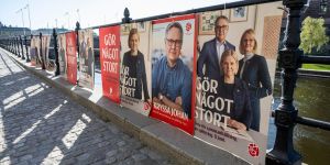 Att riva valaffischer är inget att skryta om