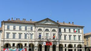 Minori a scuola e in comunità, il Comune di Voghera aumenta i fondi