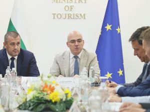 „План Маршал“ за българския туризъм: Държавата, общините и летищата обединяват сили за нови полети и туристи
