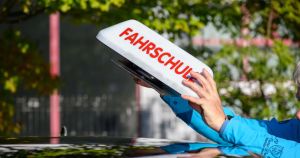 Einen Stellvertreter zur theoretischen Fahrprüfung schicken: ein Schlag ins Gesicht ehrlicher Menschen
