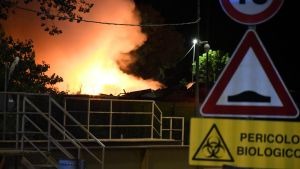 Fiamme alla discarica di Montebellino