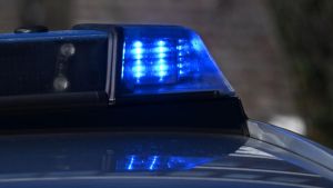 Polizei jagt Unbekannten nach Schüssen auf fahrendes Auto