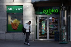 Couche-Tard se paie un laboratoire d’IA nommé Żabka