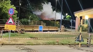 Incendio alla piattaforma ecologica di Montebellino: a fuoco tonnellate di rifiuti