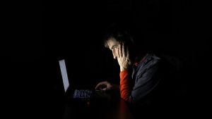 Γιατί δυσκολευόμαστε να συγκεντρωθούμε; Η «μάχη» της προσοχής στην εποχή των αμέτρητων ερεθισμάτων