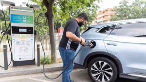 Casi el 30% de los vehículos matriculados este año en Catalunya son ya electrificados