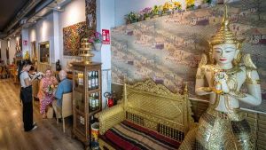 El 44% de bares y restaurantes de Barcelona pertenecen a extranjeros y por primera vez el personal extracomunitario es mayoría