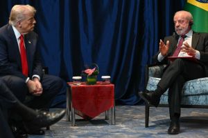 Trump prepara terreno para não reconhecer vitória de Lula — e o caso da embaixadora faz parte da estratégia