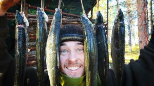 Hvor interessant kan det blive ved med at være at følge nogle få menneskers kamp i vildmarken? Åbenbart ret interessant
