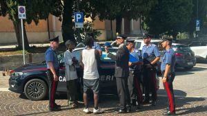 Controlli in centro a Pordenone e minacce a un vigile: «Ti avveleno il cane»