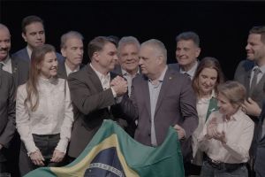 A extrema-direita investe pesado nas mulheres submissas, ajudadoras e cuidadoras