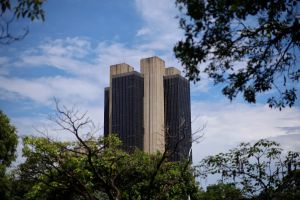 Copom corta a Selic e deixa a porta aberta