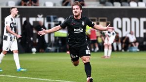 Beşiktaş 10 kişiyle kazandı