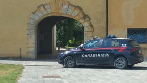 Aggredito in casa da una donna con lo spray
